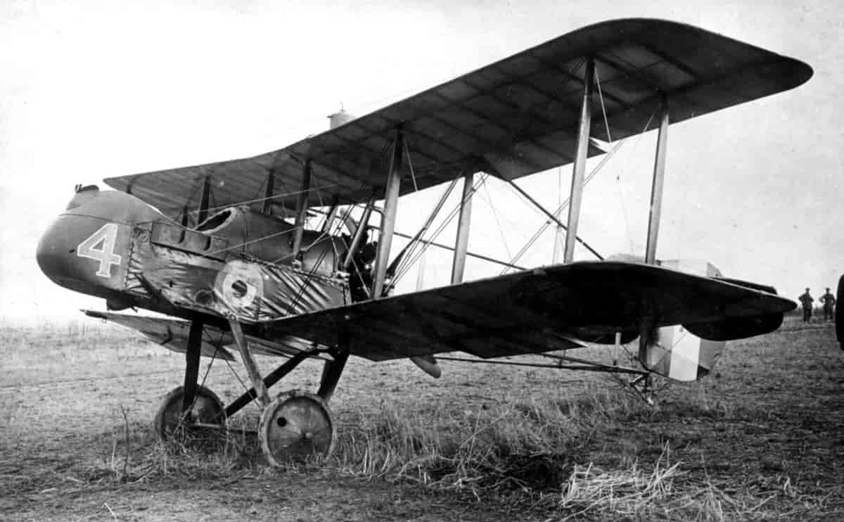 Истребитель Эйрко D.H.2 из звена «А» 24-й эскадрильи Королевского летного корпуса Великобритании, на котором во время сражения на Сомме в июле 1916 г. летал пилот Роберт Саунтби, сбивший 5 самолетов противника. В ходе битвы на Сомме летом 1916 г. 24-я эскадрилья выполнила 774 боевых вылета, сбив 44 самолета противника.